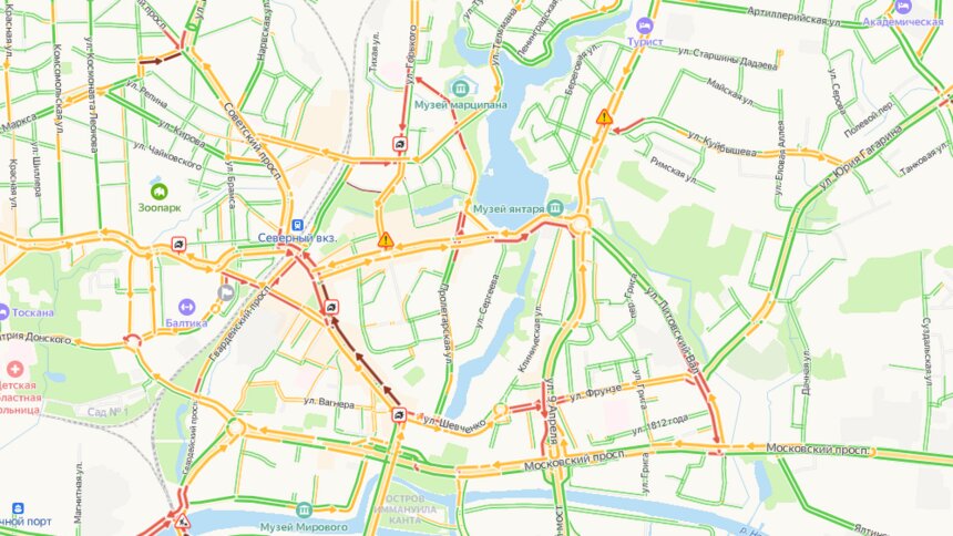 4 ДТП: центр Калининграда днём в пятницу встал в километровых пробках - Новости Калининграда | Скриншот сервиса «Яндекс. Карты»