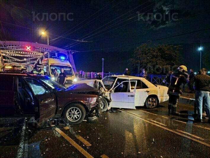На Киевской столкнулись три машины, водители двух авто получили травмы (фото, видео) - Новости Калининграда | Фото: очевидец