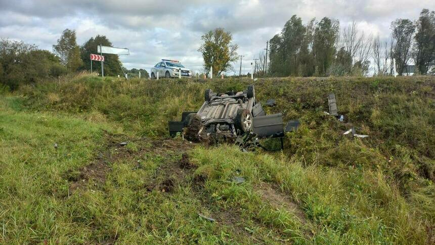 Под Советском легковушка на большой скорости вылетела в кювет и перевернулась, пострадали 4 человека   - Новости Калининграда | Фото: пресс-служба региональной ГИБДД