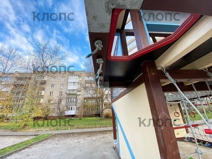 Новая площадка установлена на бетонном основании  | Фото: Александр Подгорчук / «Клопс»