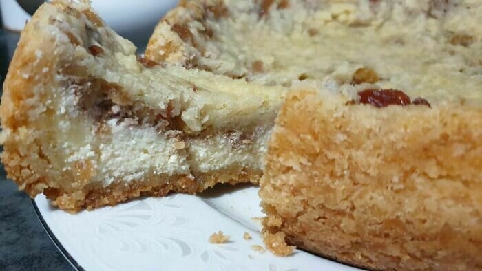 Королевская ватрушка с изюмом и орехами