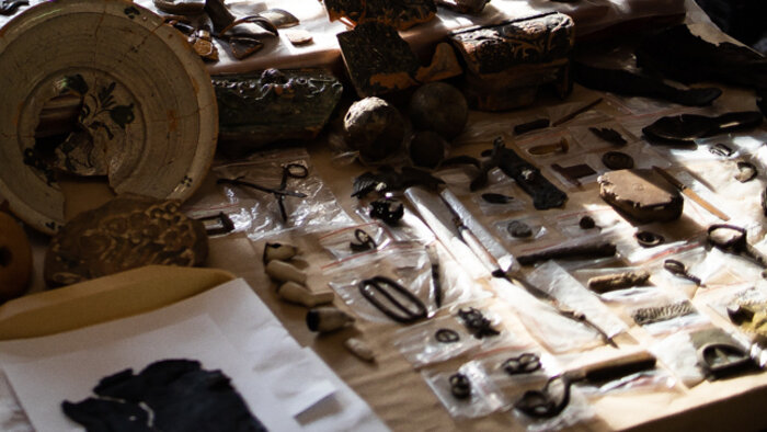 Трубки и другие находки археологов  | Фото: Александр Подгорчук / «Клопс»