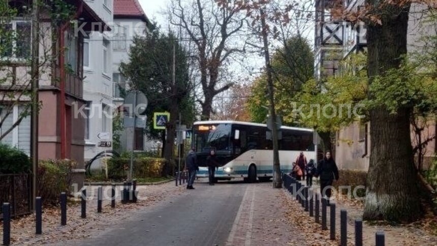 Секс в автобусе с русской студенткой