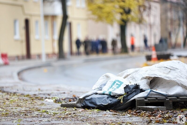 Знаков нет, все ездят: как проходит ремонт Красной и чем недовольны местные (фоторепортаж) - Новости Калининграда | Фото: Александр Подгорчук / «Клопс»