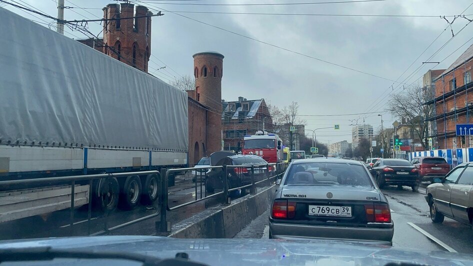 На Моспроспекте и Литовском валу образовались пробки из-за ДТП (фото)    - Новости Калининграда | Фото: очевидцы