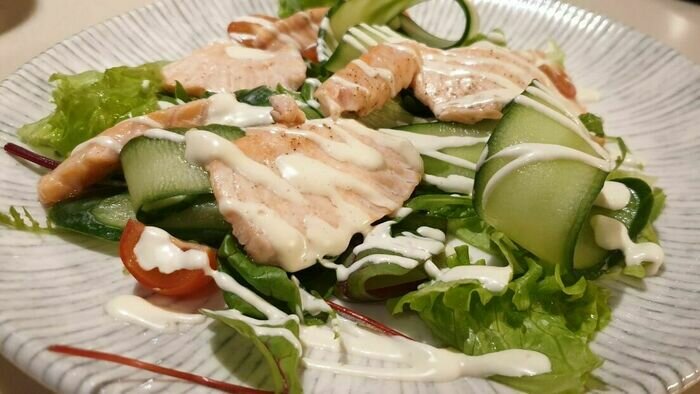 Тёплый салат с лососем  | Фото прислала Елена Калинина