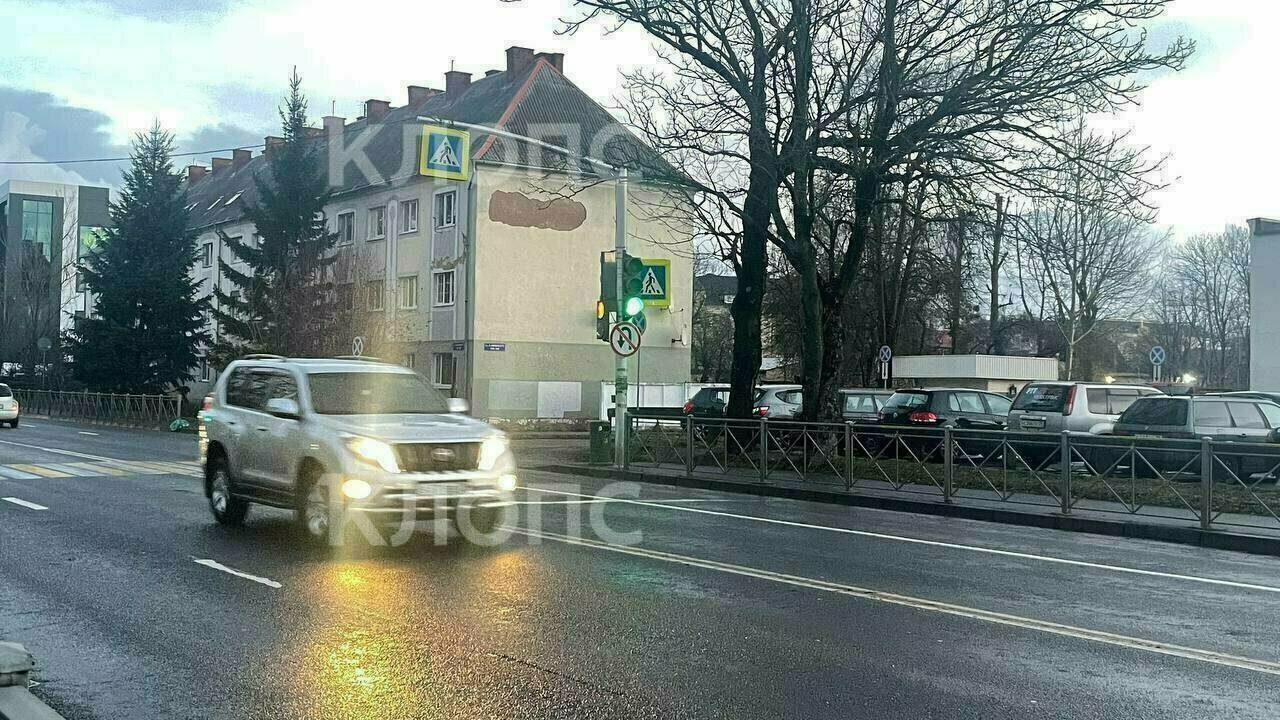 Знак завесили пакетом: на Невского решили не запрещать разворот у светофора  возле «Балткрана» - Новости Калининграда