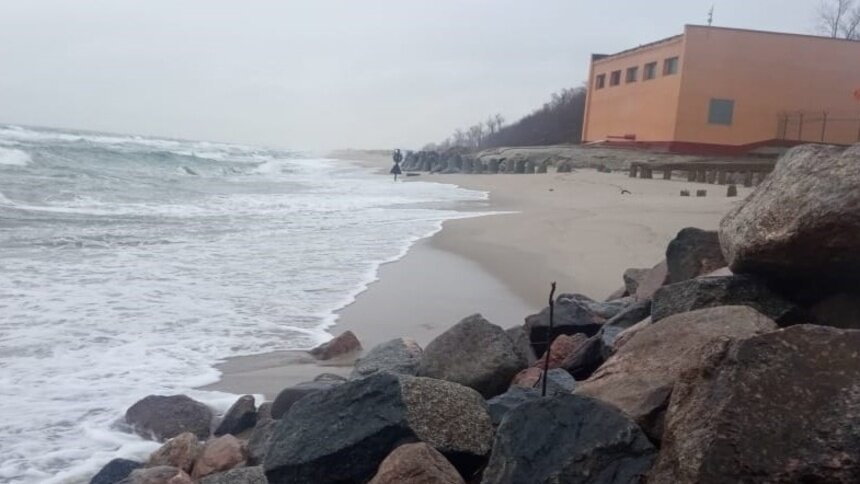 Море «съело» ещё часть конструкций, укрепляющих берег на Балткосе - Новости Калининграда | Фото: ГБУ КО «Балтберегозащита»