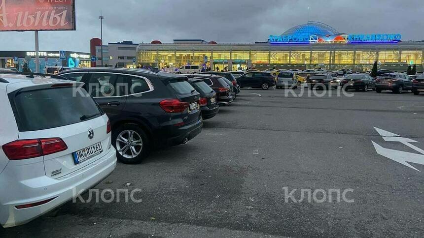 Платная парковка у аэропорта Храброво  | Фото: очевидец  