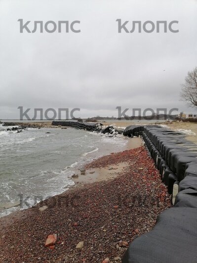 Разрушающееся берегоукрепление на Балтийской косе  | Фото: очевидец  