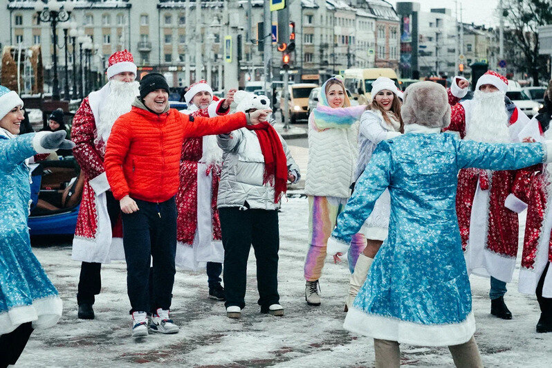 Деды Морозы на кабриолетах в Калининграде  | Фото: очевидец  