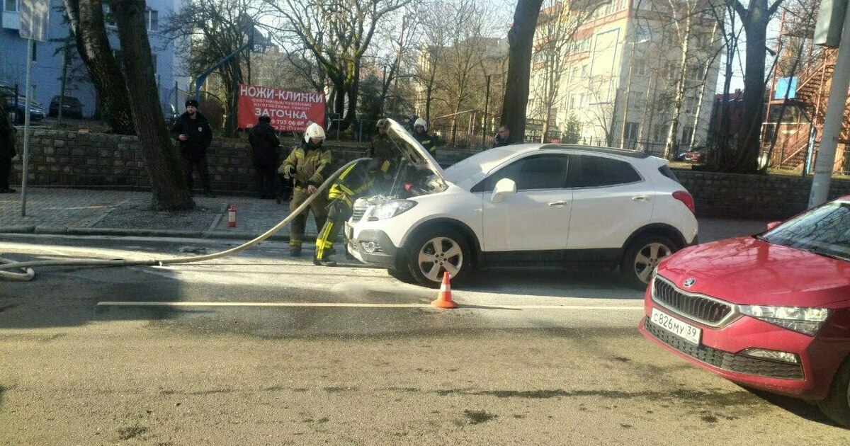 Мигающая машинка. Мигающая машинка. Машина с подсветкой led на пульте. Dasher машинка-перевертыш. Машинка музыкальная со светом.