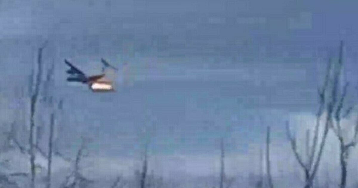 В Ивановской области горящий самолёт Ил-76 совершил аварийную посадку ...