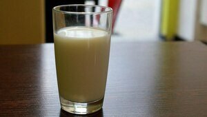 Выпитое перед сном молоко может лишить человека сна, несмотря на «полезную» репутацию — исследование