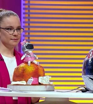 13-летняя школьница из Калининграда пришла на шоу кондитеров и удивила жюри вишнёвым тортом 