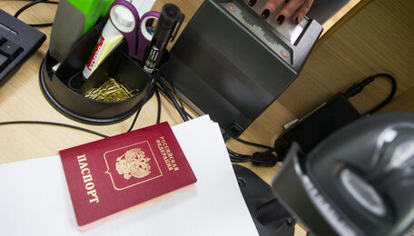 Калининградка лишилась паспорта и визы, потому что годами молчала об опечатке в заграннике