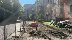 «Город уже превратился в одну большую стройку»: в Калининграде начался сезон ремонта тротуаров  