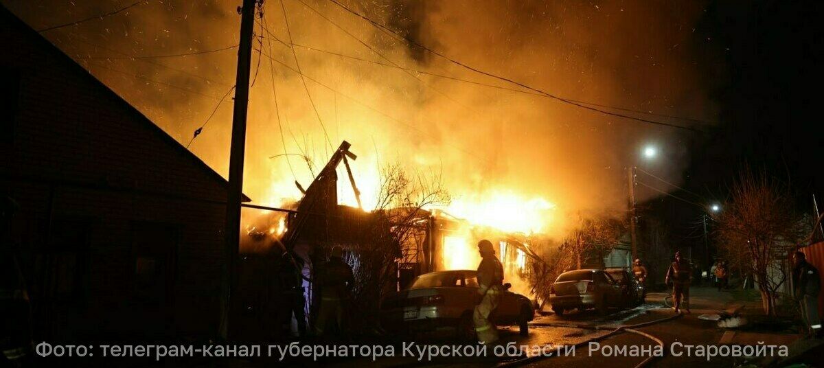 что произошло в 9. дтп на красноармейской томск сегодня. толпа вокруг происшествия. башни-близнецы теракт 11 сентября. пожар в тц в чите.