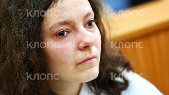 Во время судебного заседания девочка заплакала  | Фото: Александр Подгорчук / «Клопс»
