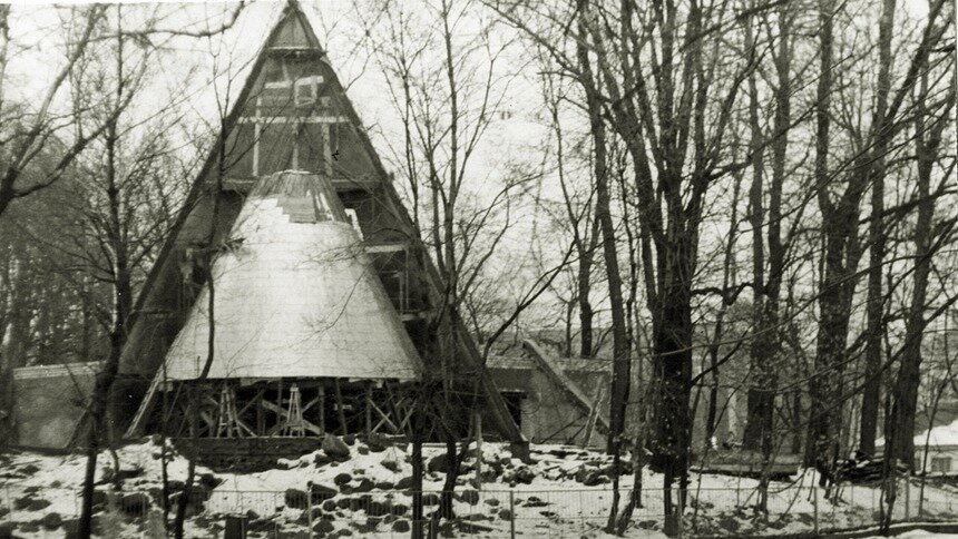 Строительство дома для пингвинов, 1976 год | Фото: архив Калининградского зоопарка