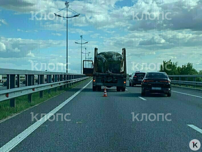 На Приморском кольце произошло ДТП, пробка растянулась на два километра  - Новости Калининграда | Фото: очевидец