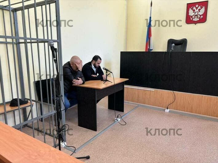 Приехал в суд с вещами: в Калининграде вынесли приговор водителю Audi, сбившему у «Атлантики» двух подруг - Новости Калининграда | Фото: «Клопс»