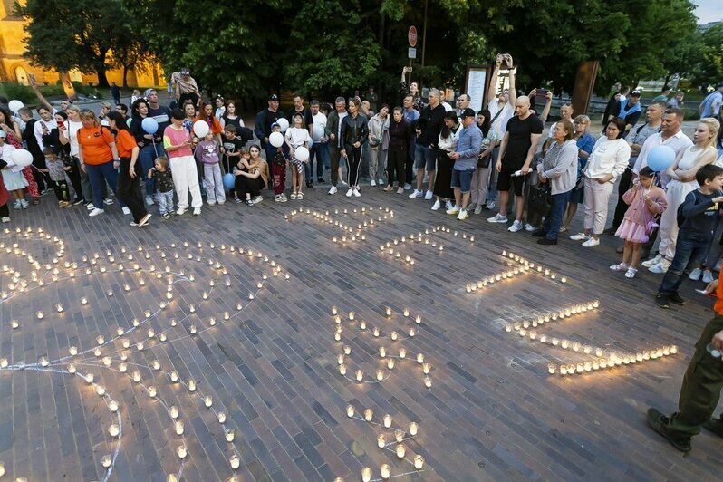 «Будь наша воля — мы бы вернули всех»: в Калининграде отметили День пропавших детей (фоторепортаж) - Новости Калининграда | Фото: Александр Подгорчук / «Клопс»