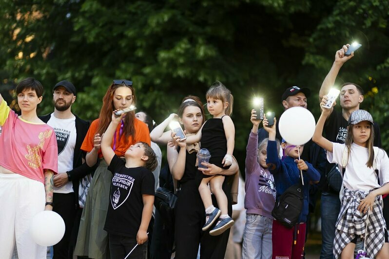 «Будь наша воля — мы бы вернули всех»: в Калининграде отметили День пропавших детей (фоторепортаж) - Новости Калининграда | Фото: Александр Подгорчук / «Клопс»