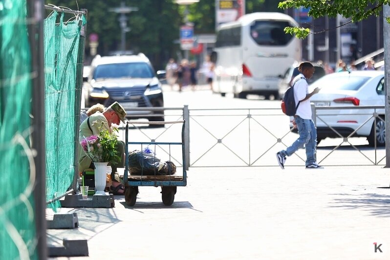 Продавцы на улицах Калининграда | Фото: Александр Подгорчук / «Клопс»
