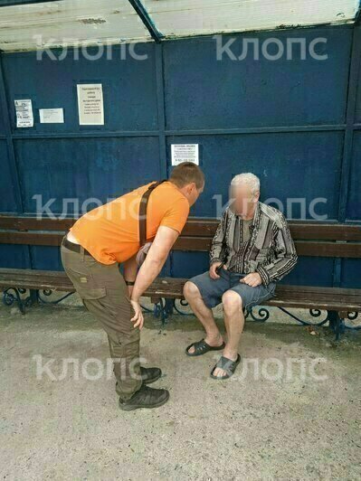 Пенсионер не помнил как оказался на остановке | Фото: Екатерина Преснякова