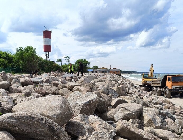 В Лесном на 37% закончили укрепление берега, где раньше валялись старые покрышки - Новости Калининграда | Фото: страница ГБУ КО «Балтберегозащита» «ВКонтакте» 