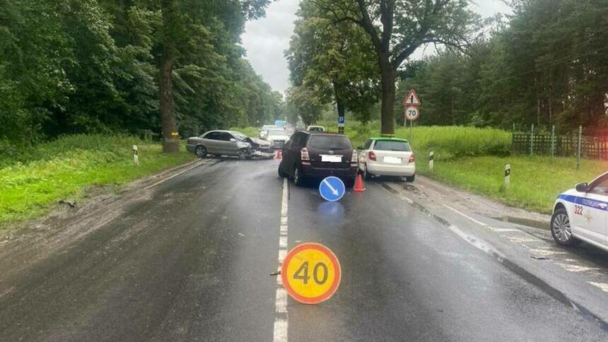 На выезде из Калининграда две машины не поделили дорогу, более резвого водителя госпитализировали - Новости Калининграда | Фото: ГАИ региона