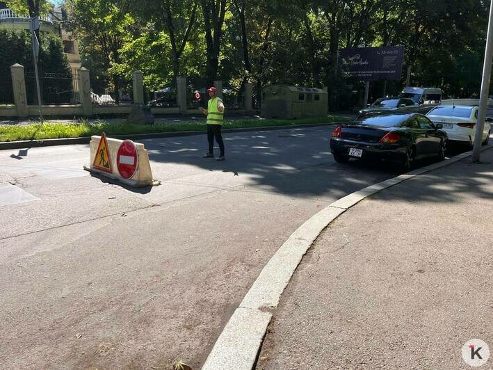 Лишние знаки и новая путаница: со стороны драмтеатра на Брамса ввели одностороннее движение (фото) - Новости Калининграда | Фото: «Клопс»