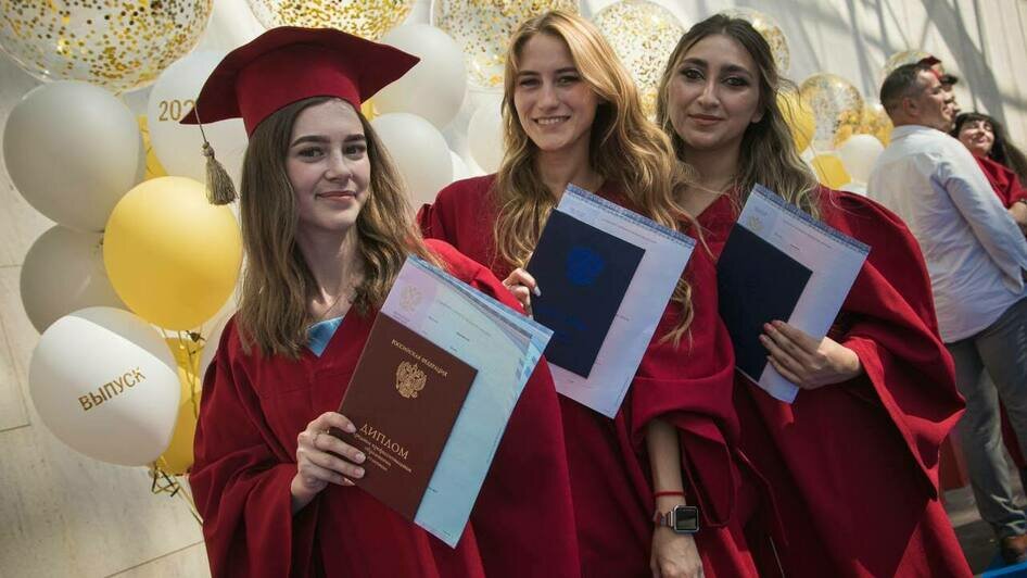 1000 выпускников Западного филиала Президентской академии получили дипломы - Новости Калининграда