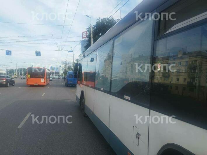 Обстрелянный автобус №25 около остановки «Гостиница Калининград» | Фото предоставил Сергей Макаров