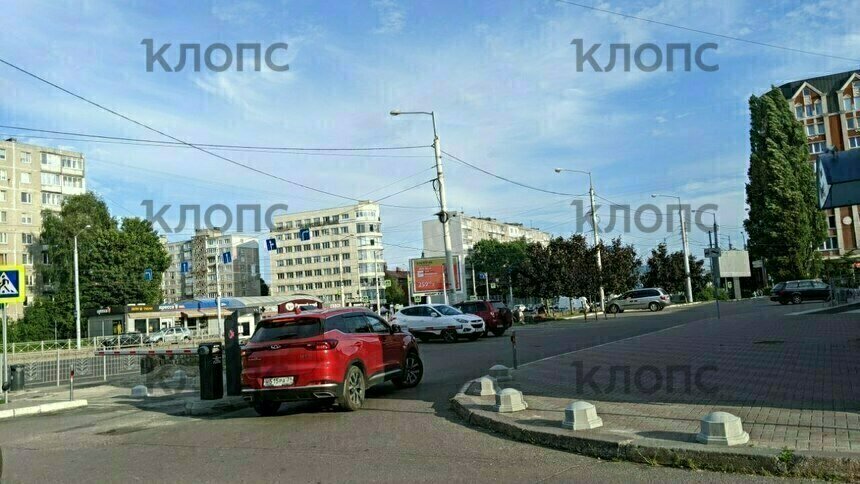 В Калининграде закрыли очередную популярную бесплатную парковку возле крупного супермаркета   - Новости Калининграда | Фото: «Клопс»
