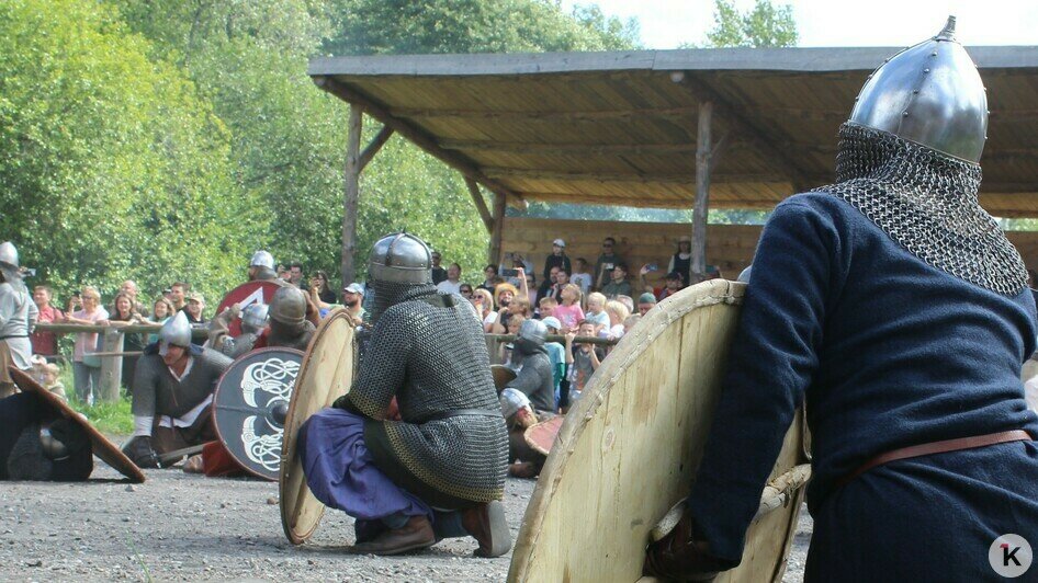 Разрубленный меч, боевая оглобля и музыка над водой: как открылся фестиваль «Большой Кауп» (фото, видео) - Новости Калининграда | Фото: «Клопс»