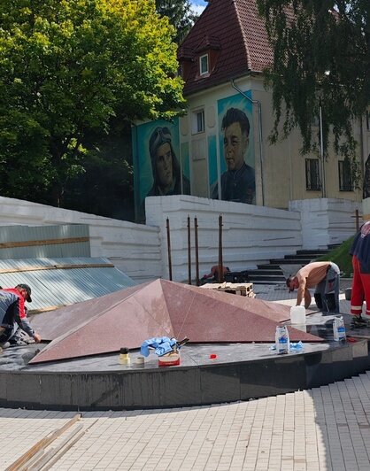 В Светлогорске заканчивают реконструировать мемориал советским воинам, погибшим при взятии Раушена (фото) - Новости Калининграда | Фото: страница Владимира Бондаренко «ВКонтакте»