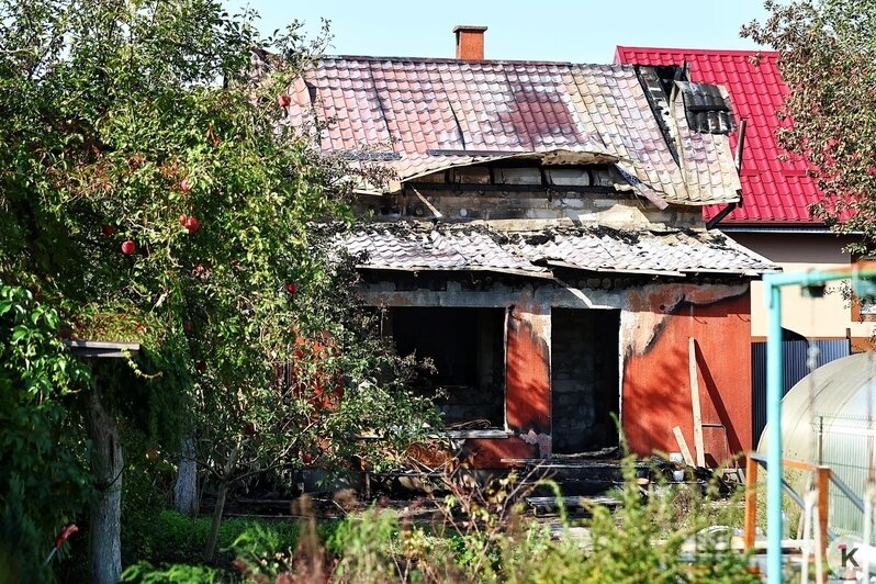 «Это произошло случайно»: что известно о подозреваемом в поджоге дома в калининградском СНТ, где погиб малыш  - Новости Калининграда | Фото: Александр Подгорчук / «Клопс»