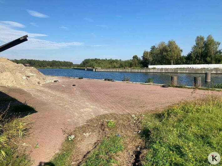 В Зеленоградске снесли фундамент недостроенной марины на Тростянке (фото, видео)  - Новости Калининграда | Фото: «Клопс»