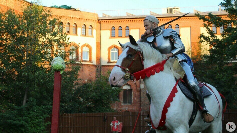 Конные поединки, капуста и лязг доспехов: как прошёл рыцарский турнир в бастионе Кронпринц - Новости Калининграда | Фото: «Клопс»