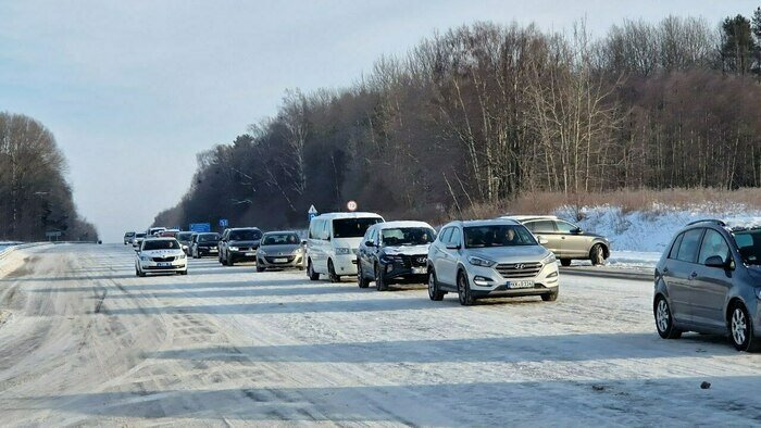 Некоторые машины разворачиваются, отстояв несколько часов | Фото: очевидец