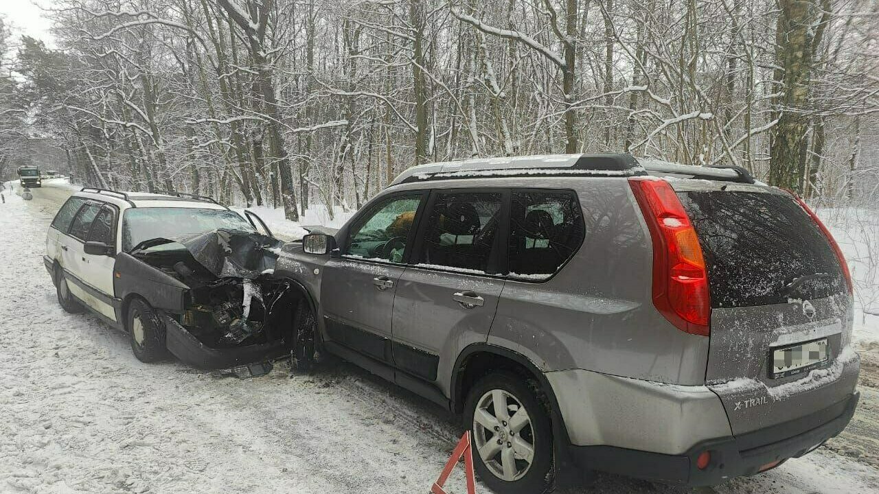 В Зеленоградском районе столкнулись легковушки, пострадали два ребёнка и  водитель одного авто - Новости Калининграда