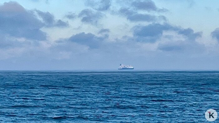 Парящий над морем корабль в Пионерском  | Фото прислала Ксения Ефимова 