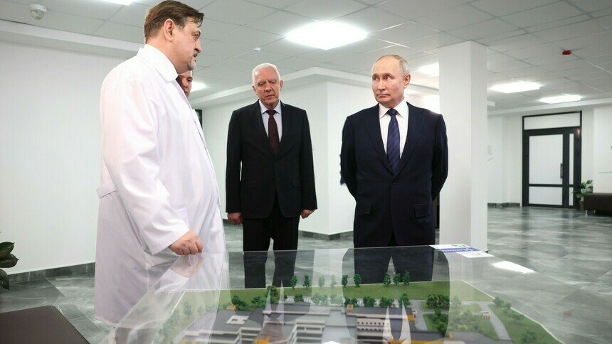 Путин посетил готовящийся к открытию онкоцентр в Родниках - Новости Калининграда | Фото: сайт президента России