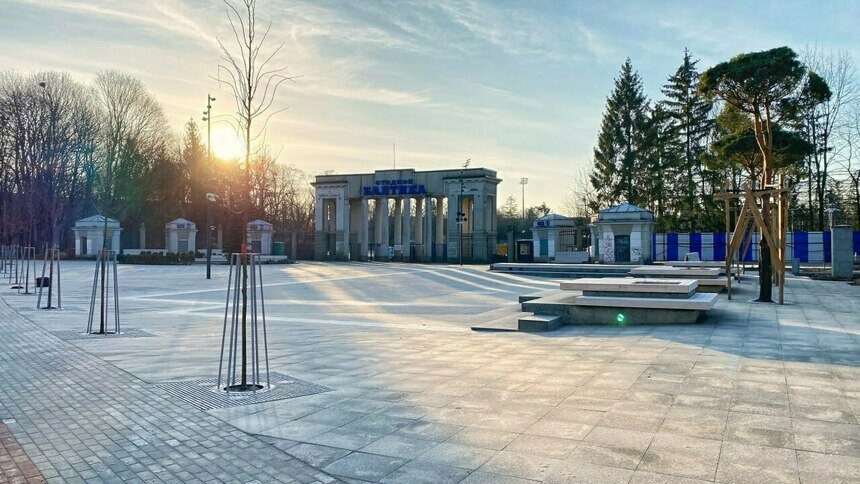 Фото дня: обновленный сквер возле стадиона «Балтика» - Новости Калининграда | Фото: Александр Подгорчук / «Клопс»
