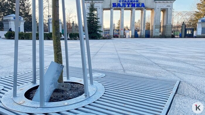 Как выглядит после ремонта фонтан у «Балтики» и что ещё нового перед входом на стадион: фоторепортаж - Новости Калининграда | Фото: Александр Подгорчук / «Клопс»