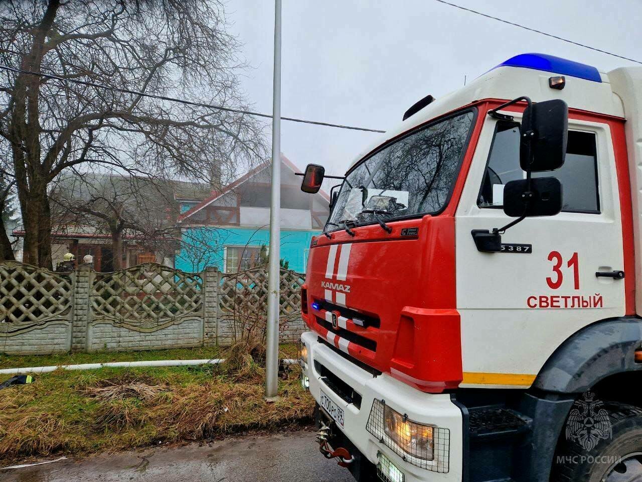 В Светловском городском округе загорелся частный дом (фото) - Новости  Калининграда