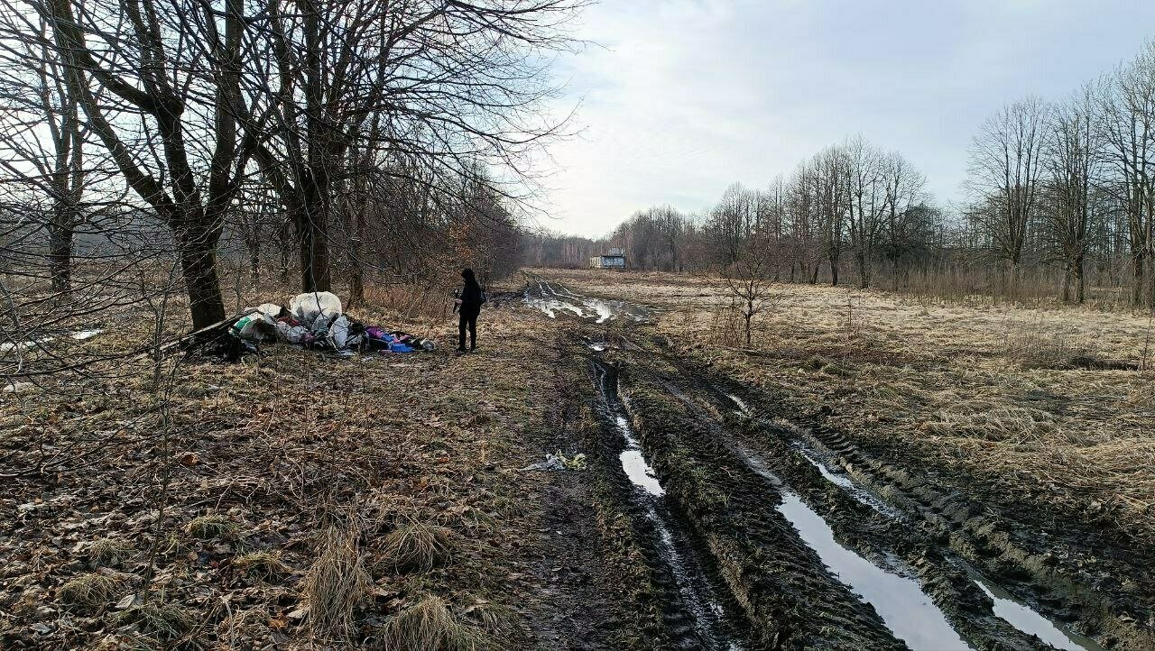 Под Калининградом появилось кладбище детских велосипедов, которое дорожники  не могут убрать — машины вязнут в грязи (фото) - Новости Калининграда