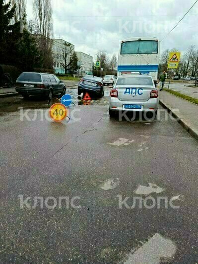 На Буткова автомобиль «утонул в луже» (фото)   - Новости Калининграда | Фото: очевидец